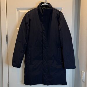 Theory Men's Nylon, a lightweight, crisp, water-resistant jacket navy - Size M